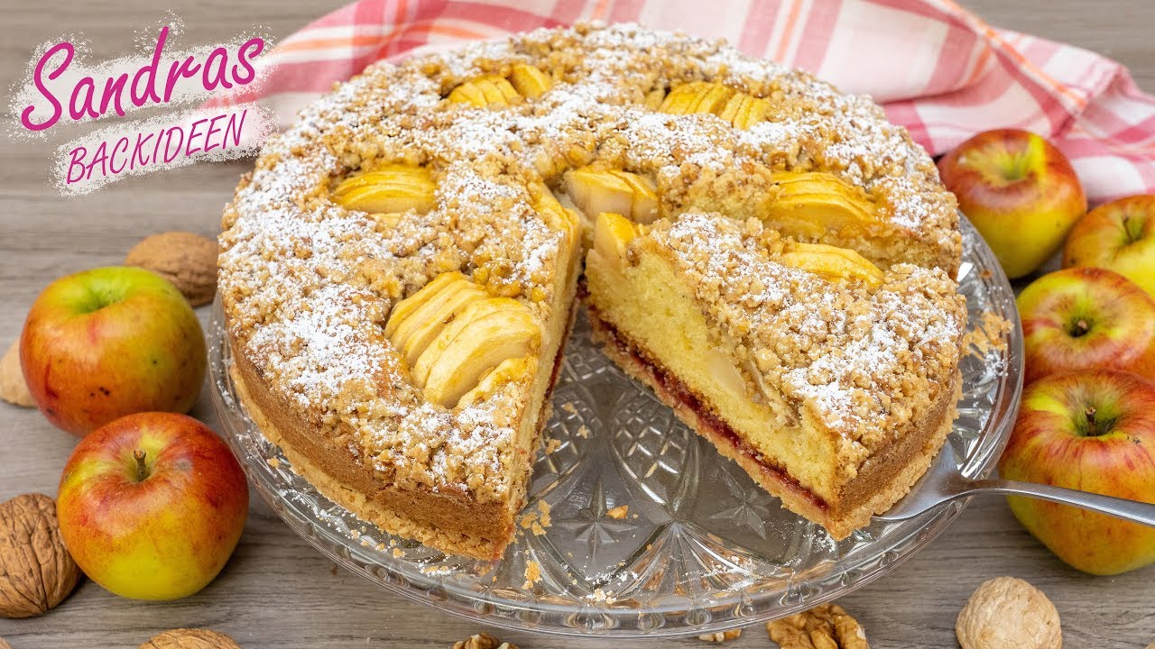 Saftiger Apfelkuchen mit Nüssen und Streusel | Rührkuchen | leichtes Rezept - Einfach & Lecker