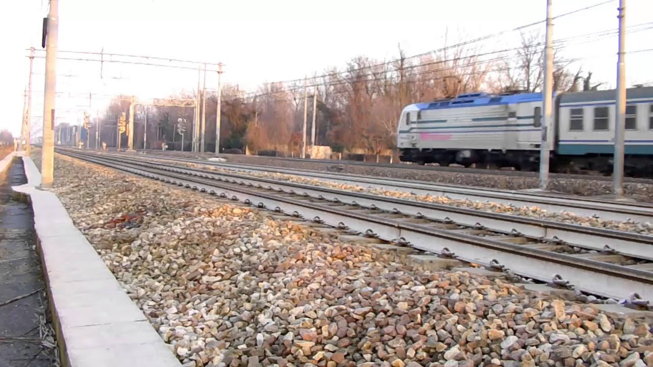 Treni all'imbrunire a Pioltello