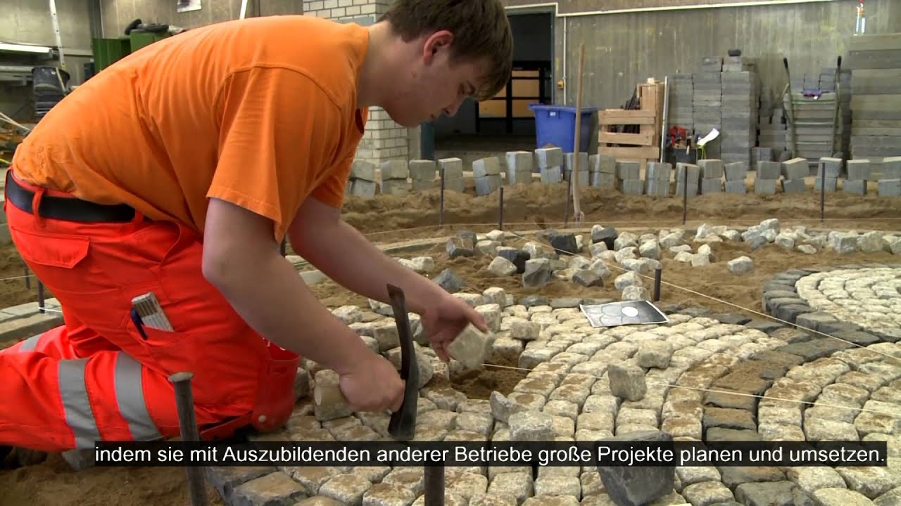 Berufe bei der Stadt: Ausbildung zum Straßenbauer