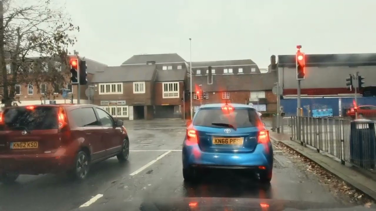 City Driving Tour Crawley UK | Urban Street Drive | Recorrido Urbano en Coche 8K