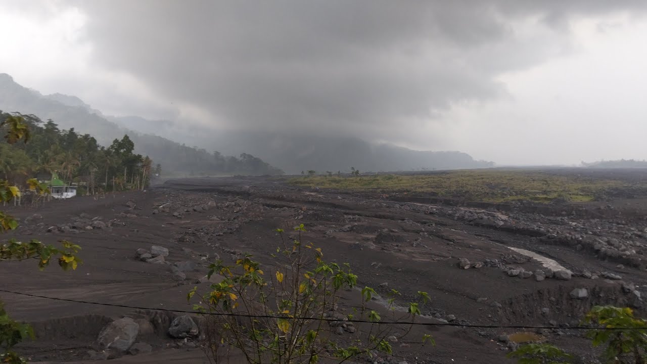 LIVE !!! SEMERU GELAP WASPADA ERUPSI DAN BANJIR LAHAR SEMERU 5 PEBRUARI 2026