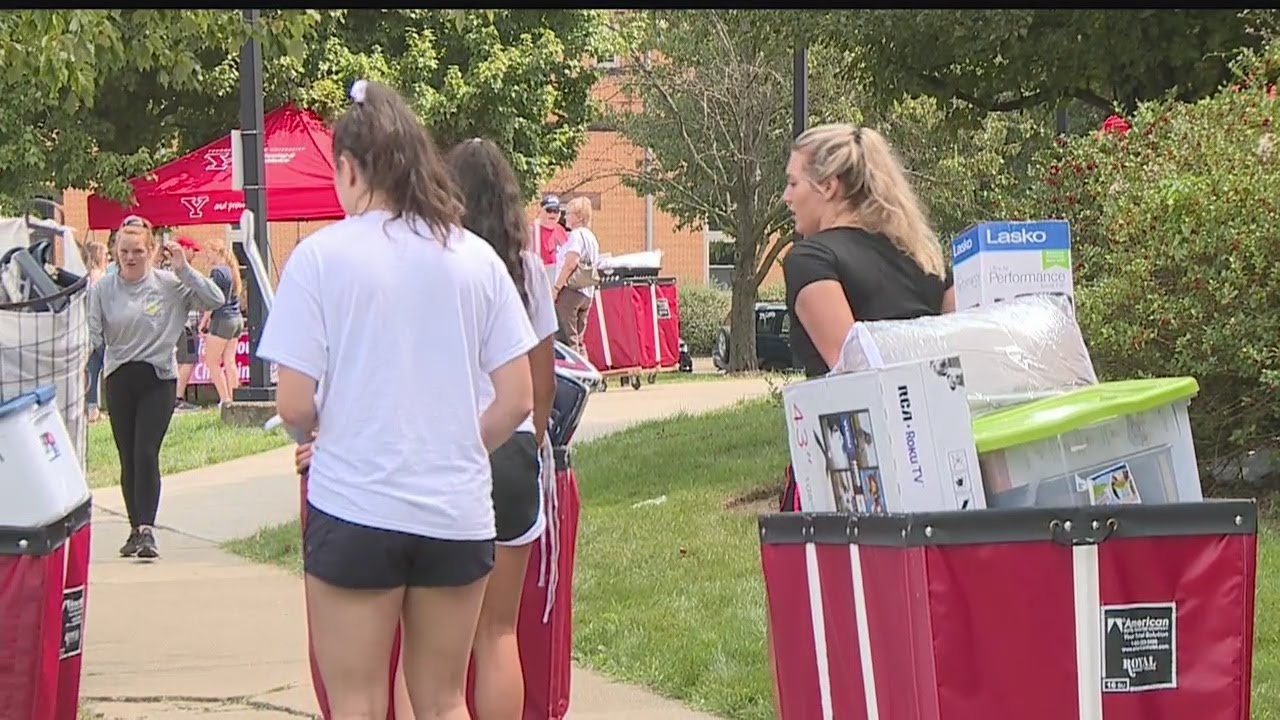 New students move into Youngstown State University dorms