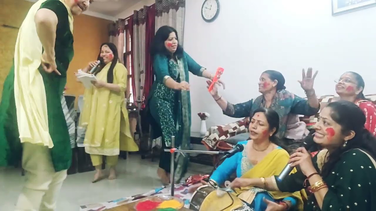#holi #bhajan 🫟🥳 में सबने नाच कर खूब धमाल किया💃🏼तुझे सारे ही रंग लगाए दूंगी मोहे जाने ना सांवरिया 🎊🎉
