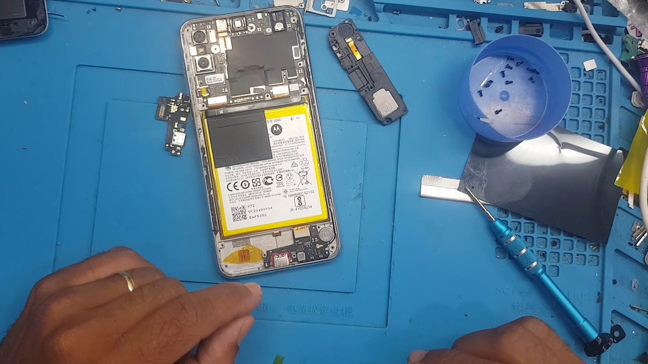COMO TROCAR o CONECTOR DE CARGA MOTOROLA MOTO ONE..