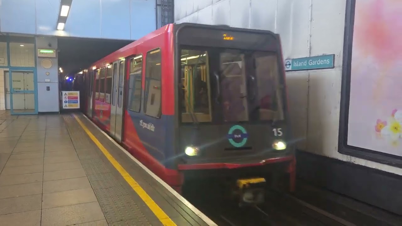 DLR arriving at Island Gardens