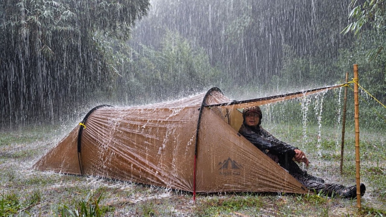 CAMPING ALONE HEAVY RAIN, LIGHTNING, AND WIND STORMS‼️STRUGGLING IN A WARM TENTT