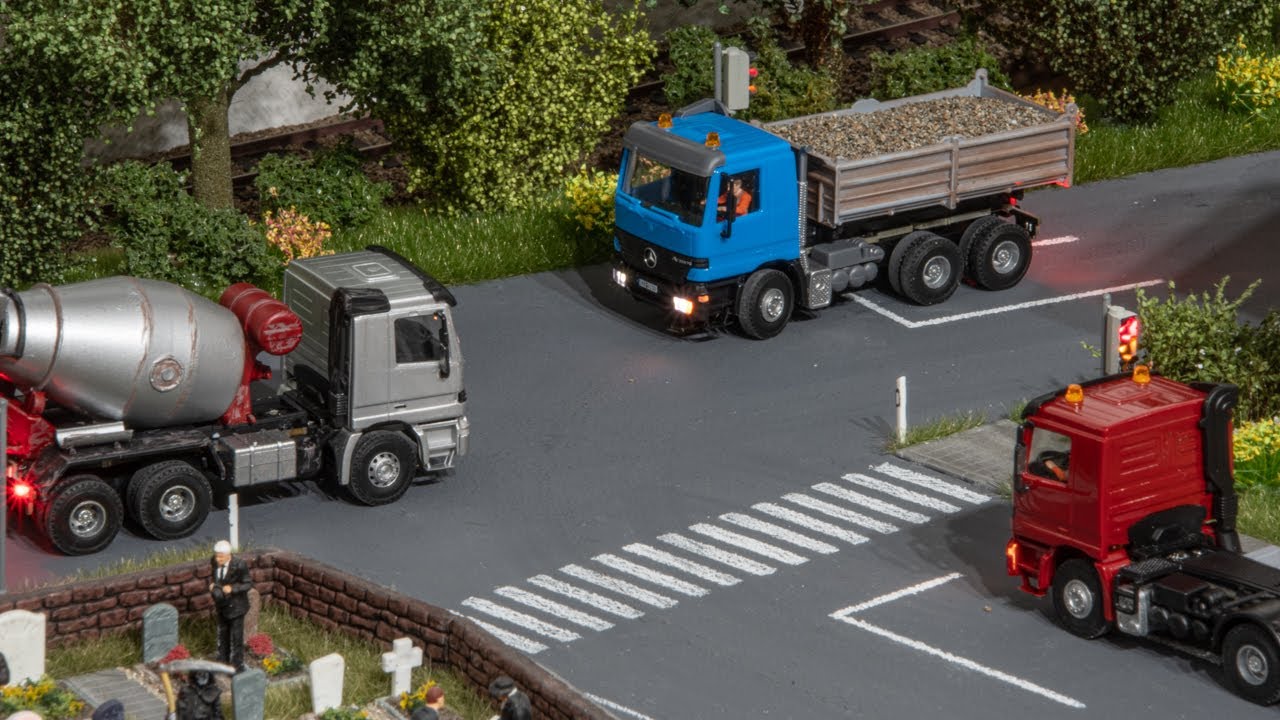 Viessmann CarMotion - Kreuzung mit Ampeln und Vorfahrtsregelung