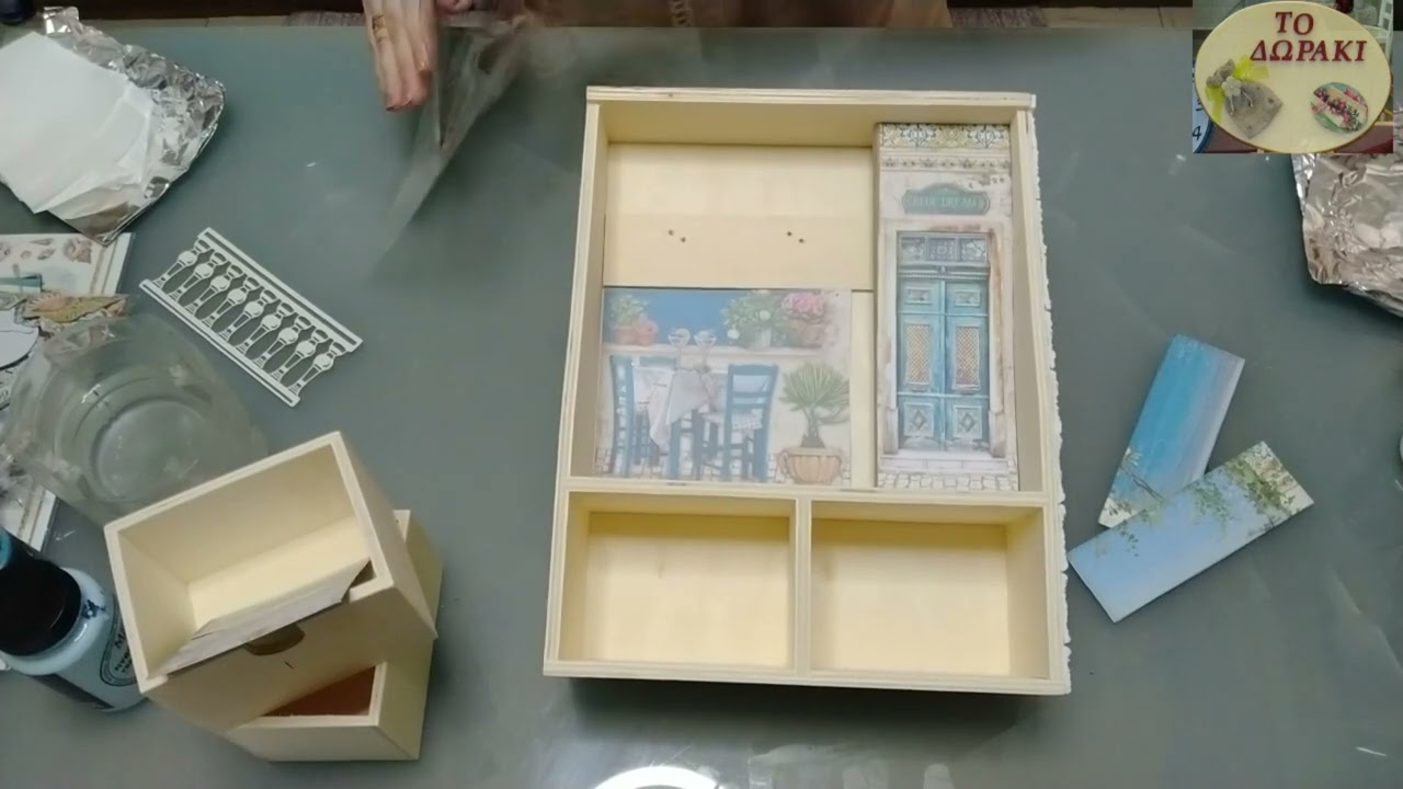 Κλειδοθήκη με scrapbook και mix media τεχνικές.