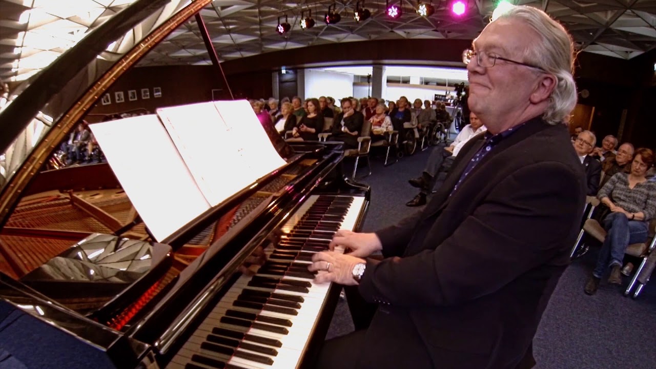 Pennies From Heaven (A. Johnston) &bull; Frankfurt Jazz Trio