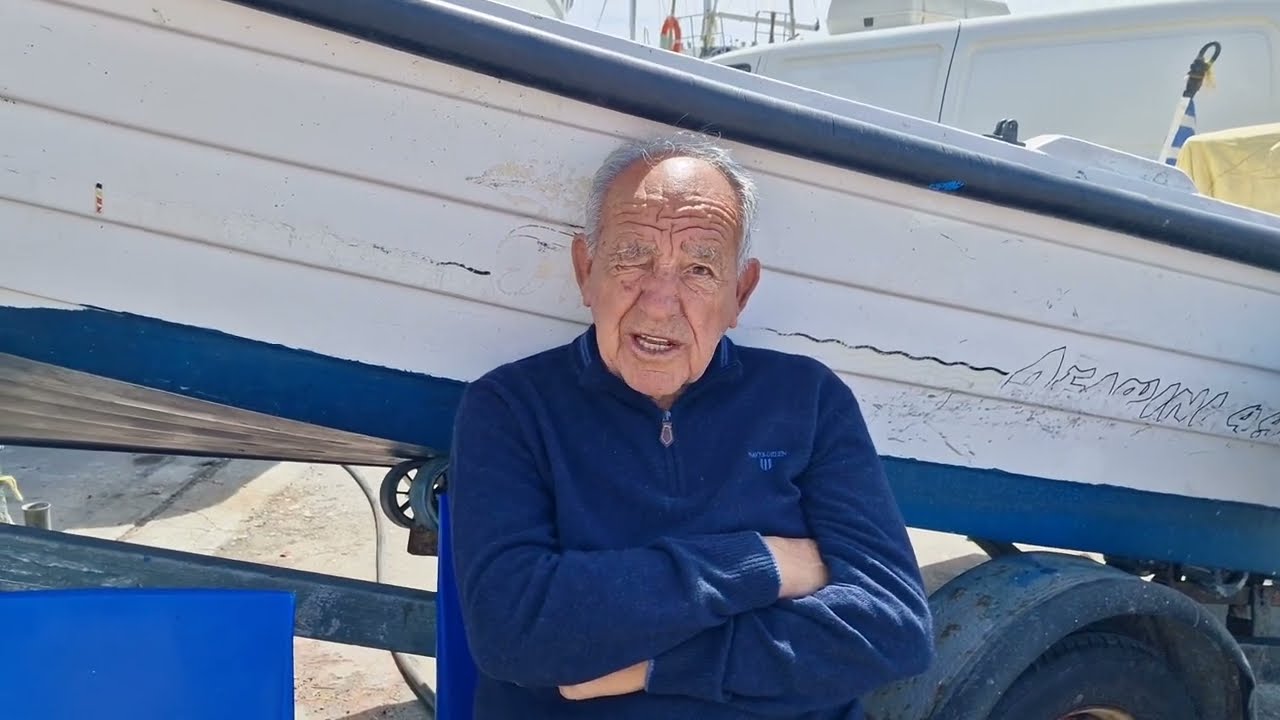 Βόλτα στο λιμάνι στην Ιεράπετρα Μιλήσαμε με παλιούς ψαράδες αλλά και με νέους
