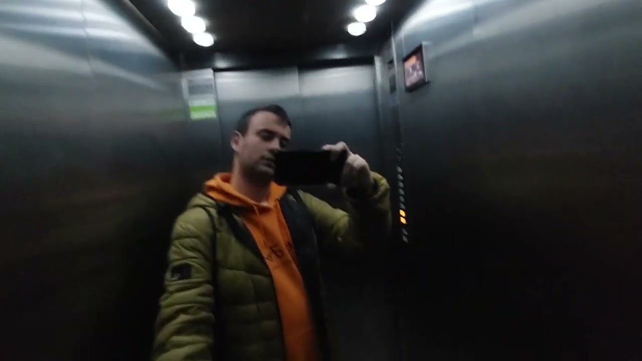 2 1993 OTIS Europa2000 lifts in an office building Colon