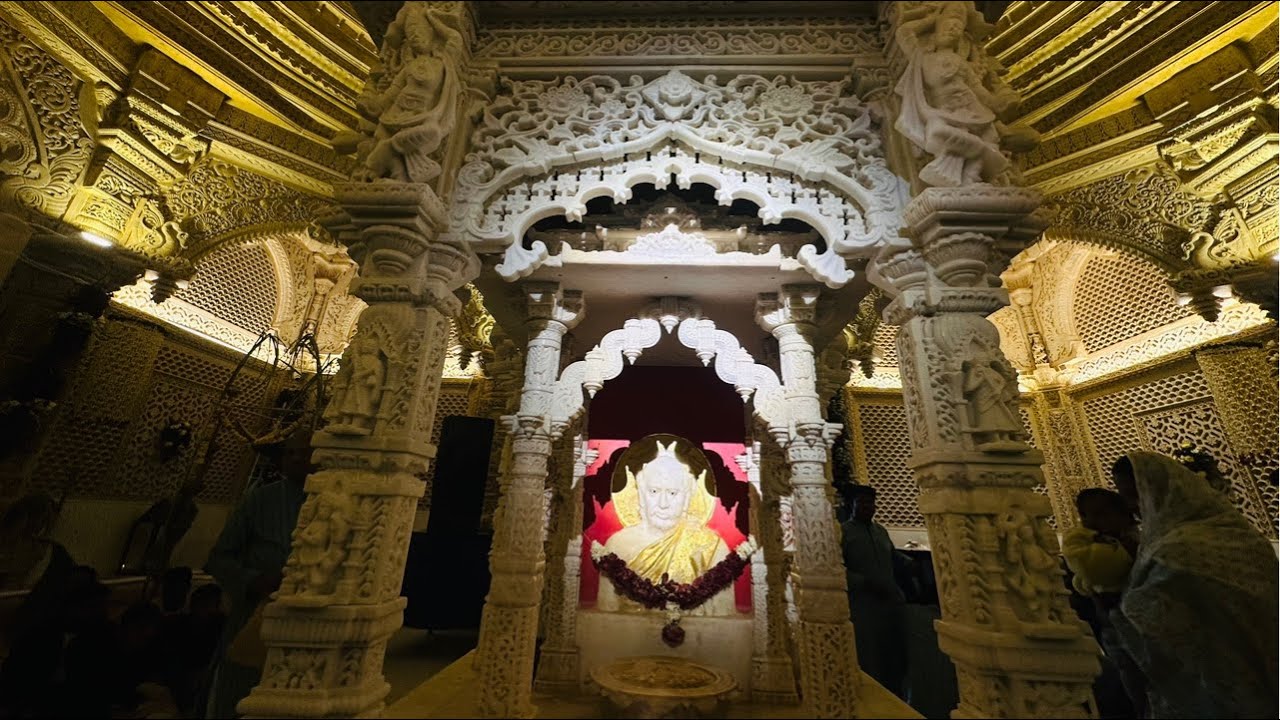 સમાધિતીર્થે સંધ્યાભક્તિ.