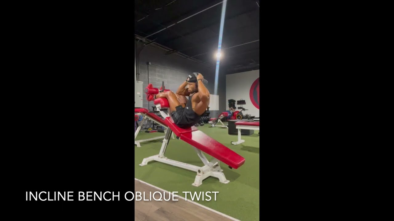 INCLINE BENCH OBLIQUE TWIST | MOORE FITNESS