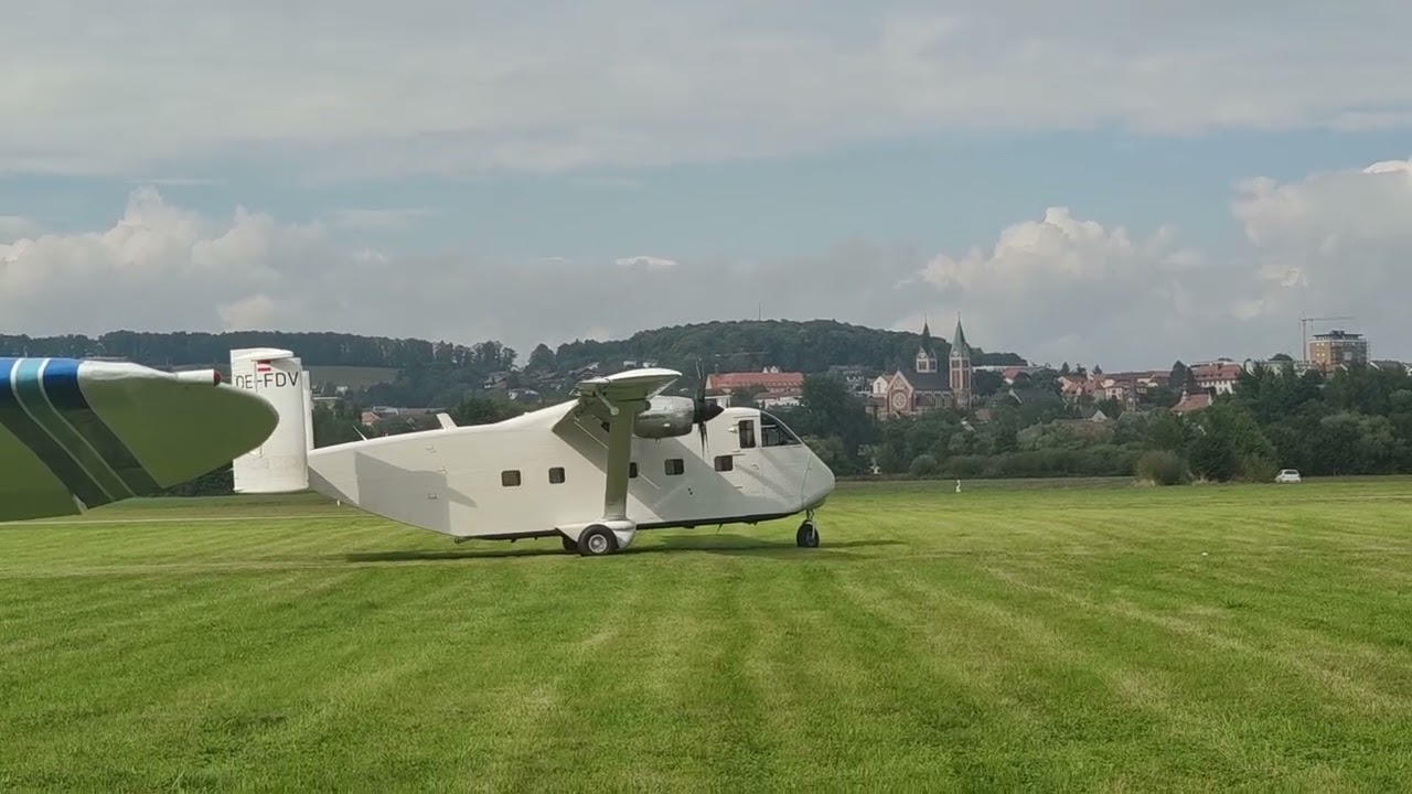 💘✈️ Die Pink Skyvan (Offride) OE-FDV im Flugfest Cham 2022. 💕🪂🥰🛩️♥️