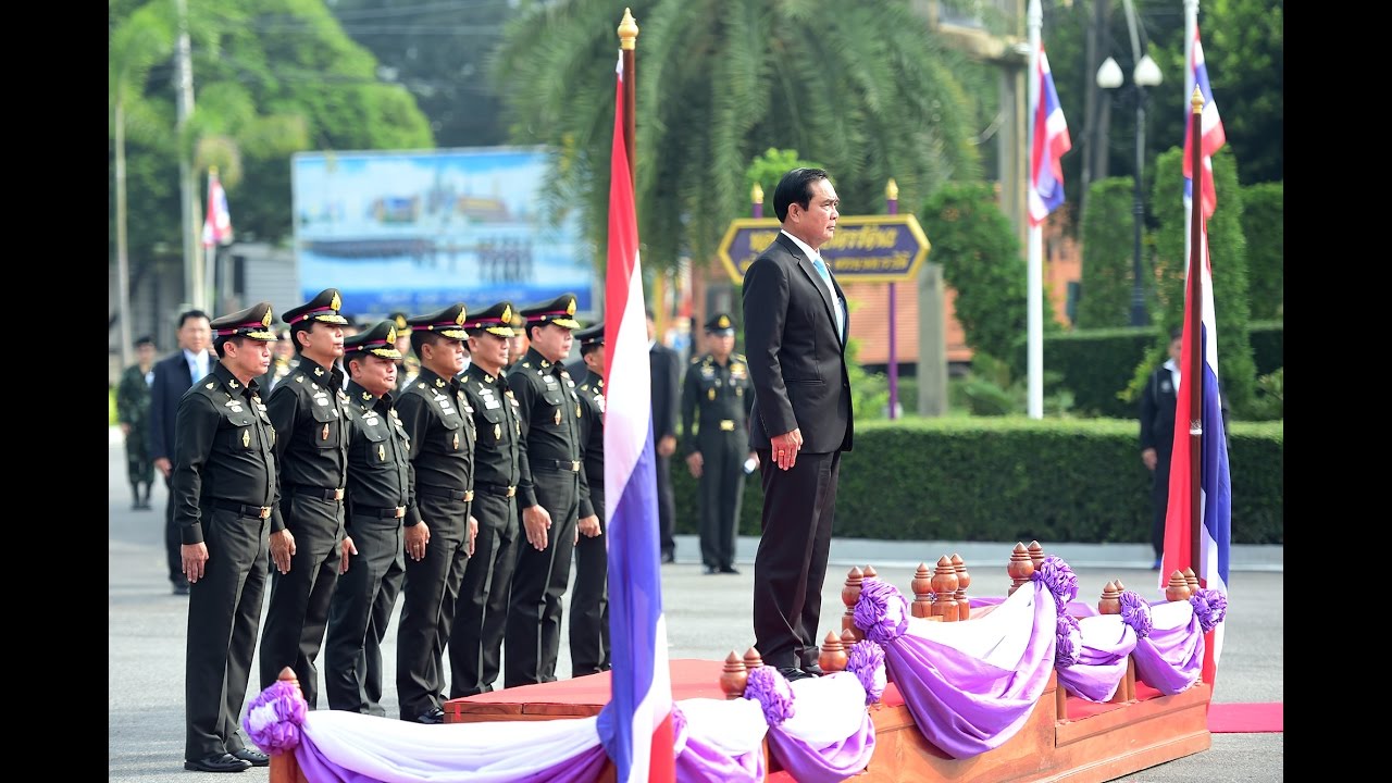 นายกรัฐมนตรี  เดินทางถึงกรมทหารราบที่ 21 รักษาพระองค์ฯ
