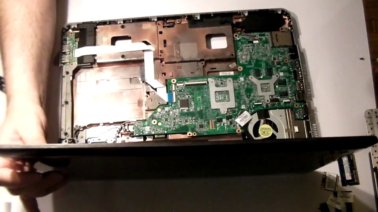 Disassembling HP Pavilion dv7-4120ed Entertainment Notebook