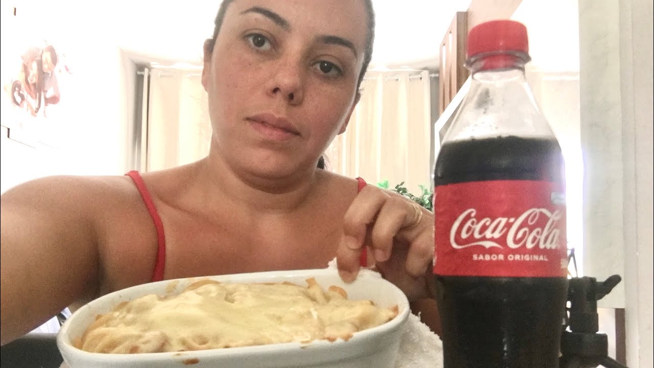 ASMR-comendo macarrão 🍜 ao molho branco com bastante queijo 🧀 (Dany fortune)
