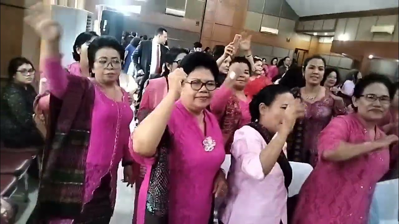 Tak Sangka Bpk Pendeta Ini Jago Joget #joget #jogetviral #pendeta #pendetaprotestan #huria