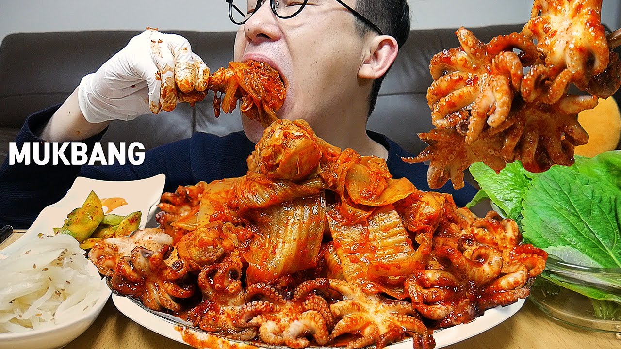 ASMR MUKBANGㅣBraised Drumsticks with Ripe Kimchi🍗ㅣEATING SHOW