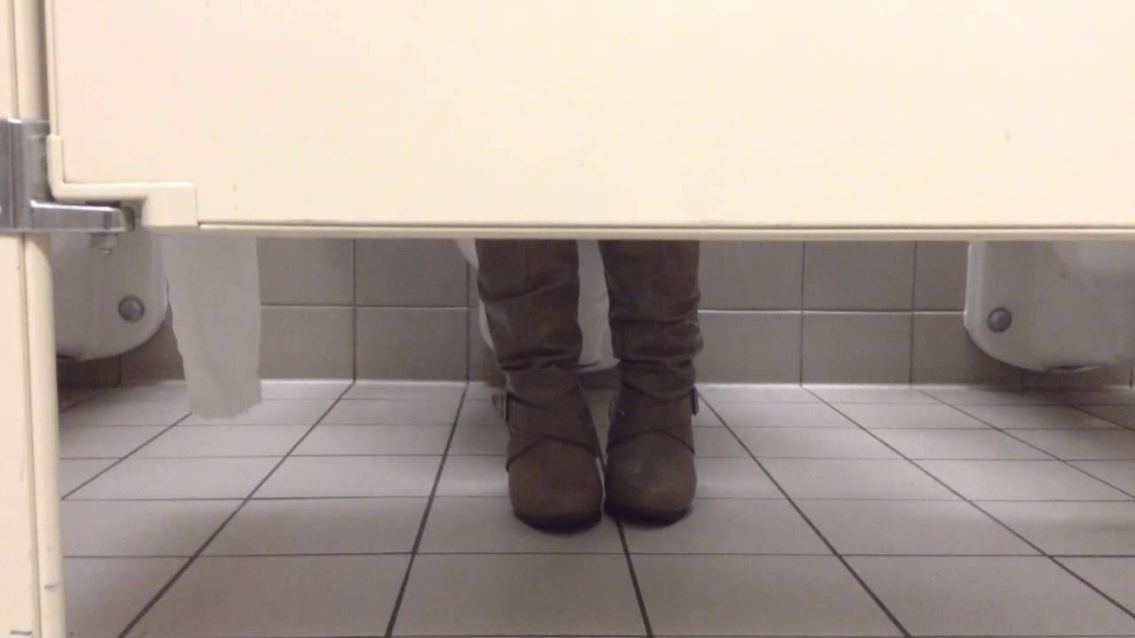 Lizzie Poops