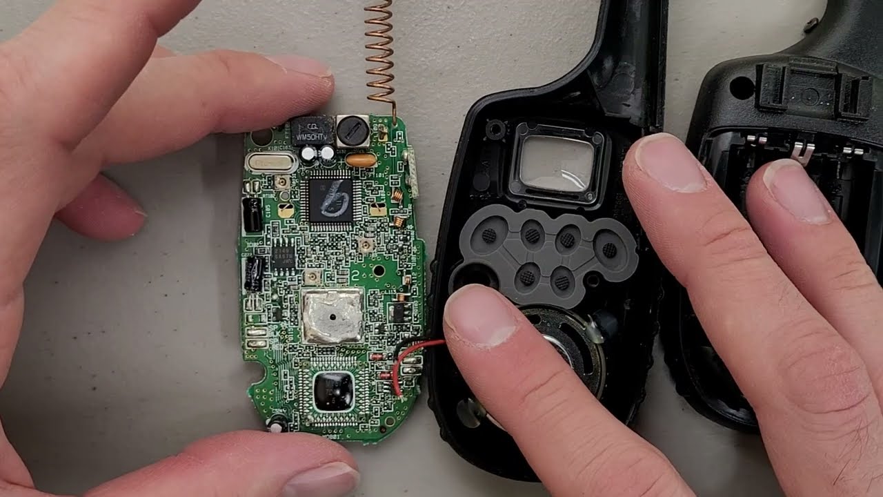 Uniden America Corp Walkie Talkie Model GMR1035-2 #teardown