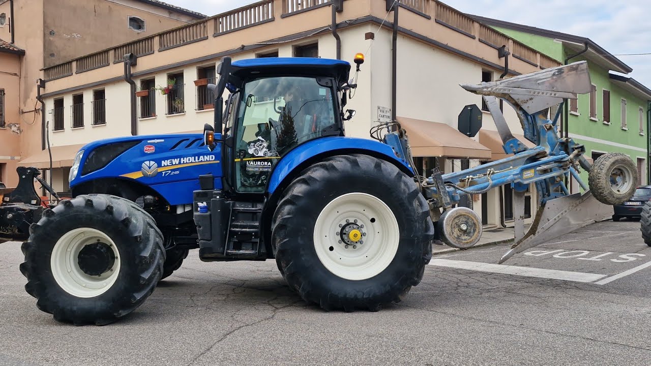 SFILATA DI TRATTORI ALLA 34° FESTA DI RINGRAZIAMENTO A POMPONESCO 2025 1 VIDEO