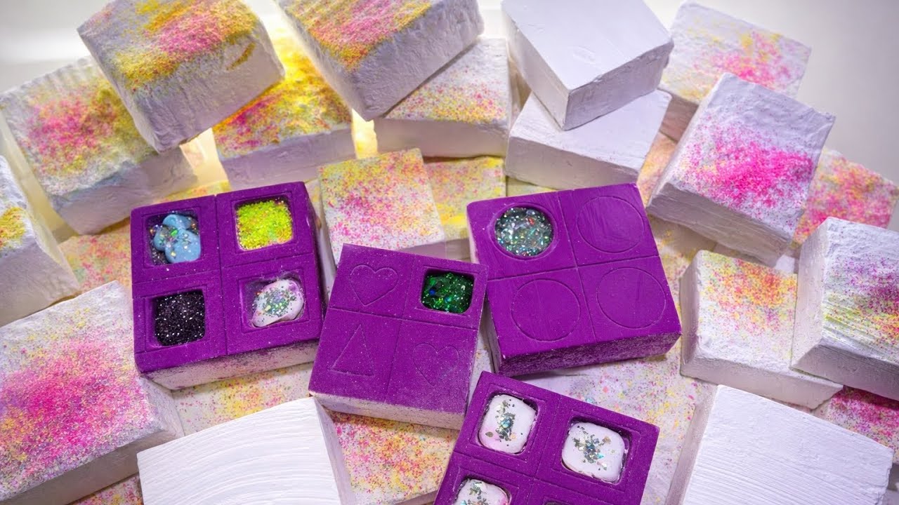 Crunchy crispy wall of plain gymchalk blocks + dyed and glittery blocks + corn starch topped💓
