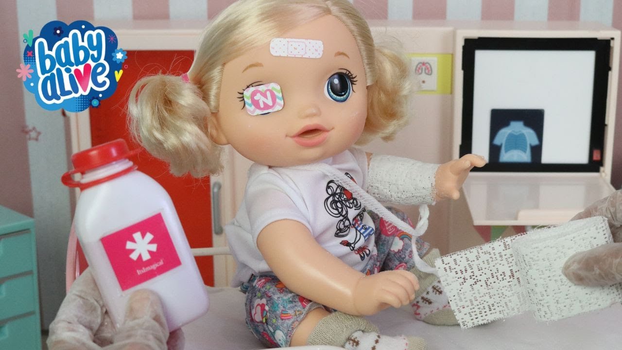 BABY ALIVE BEBÊ NINA Foi ao Pediatra e Colocou Gesso de Verdade!Historinhas de Boneca Baby Alive