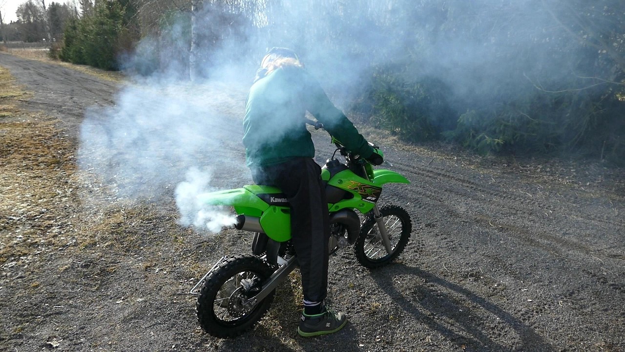 Kawasaki KX65 2-Stroke - First Spring Coldstart | Raw Sound (CRISP)