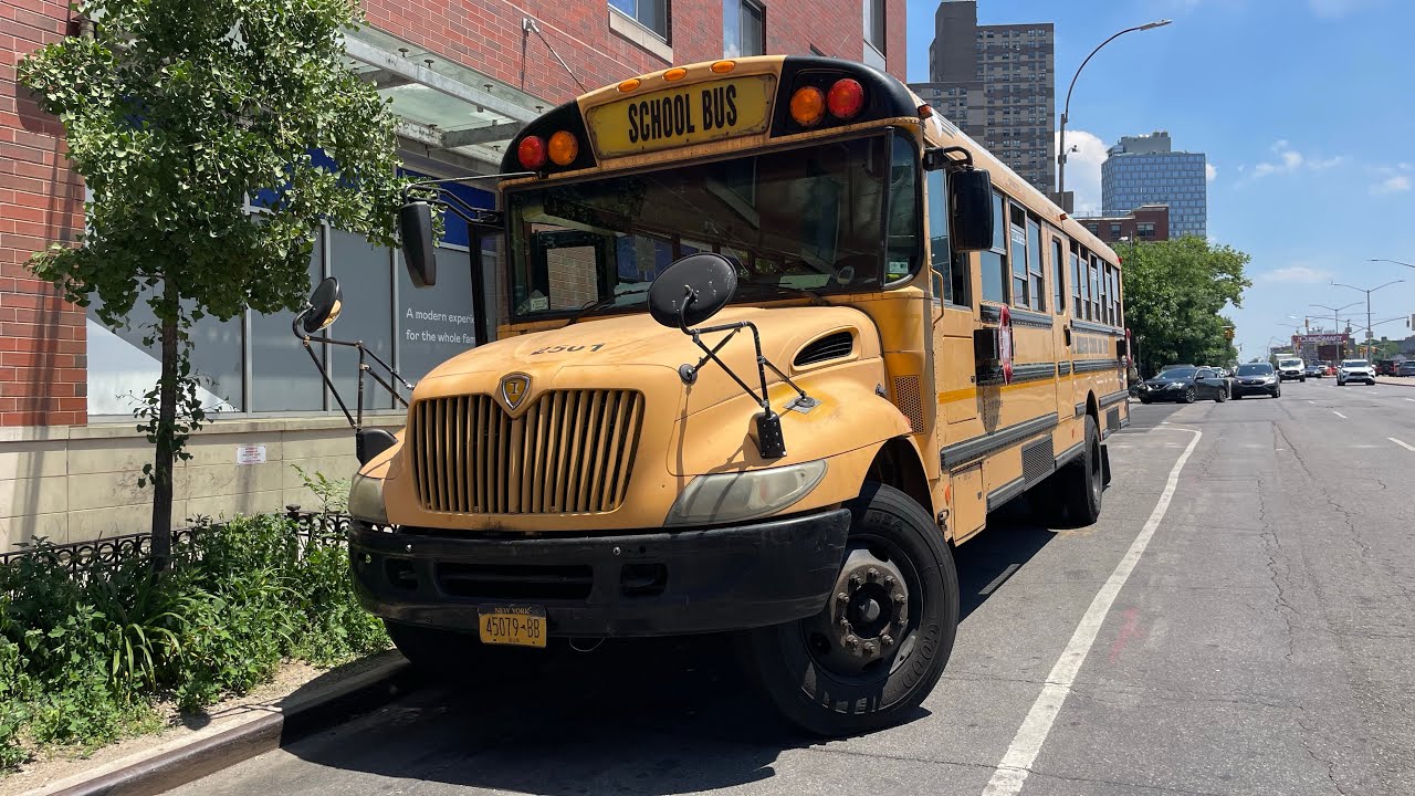 2007 IC CE 300 DT466E School Bus Startup, Idle, and Pull Out