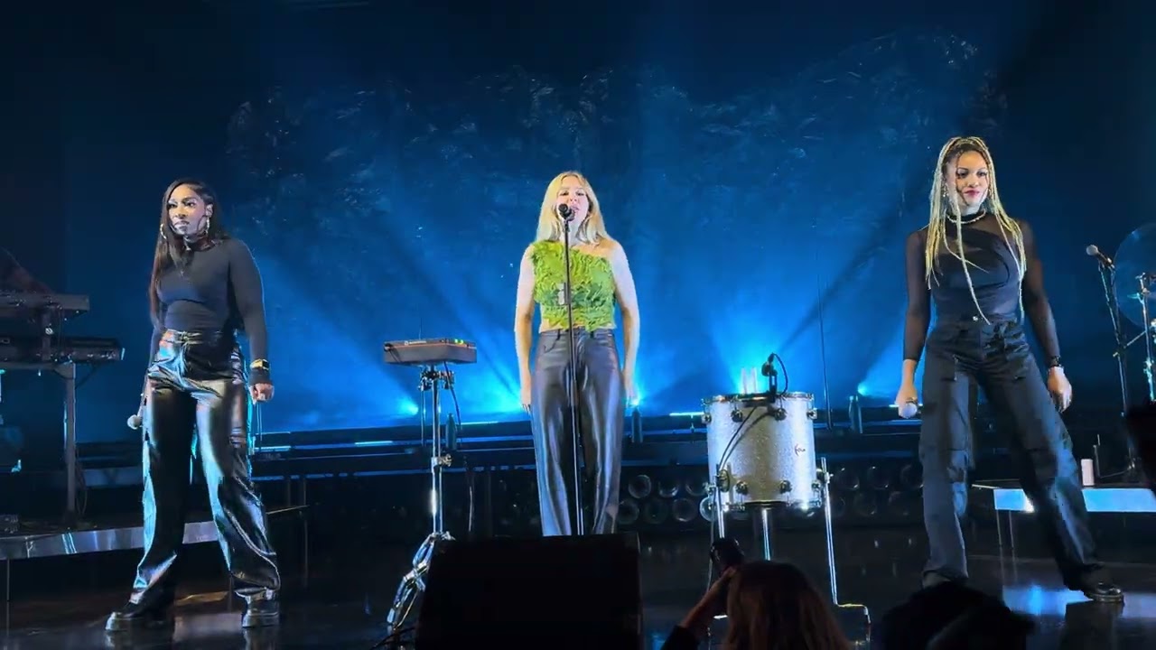 Ellie Goulding - Power [Live @ Fabrique Milano 02-11-2023]