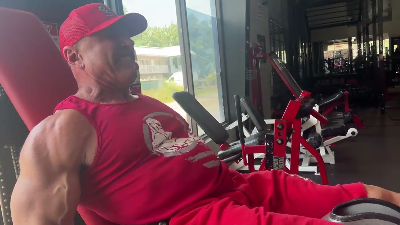 Quad day 3 weeks out of 2024 NPC North Americans here in World Famous Kissimmee Muscle 24 hour gym
