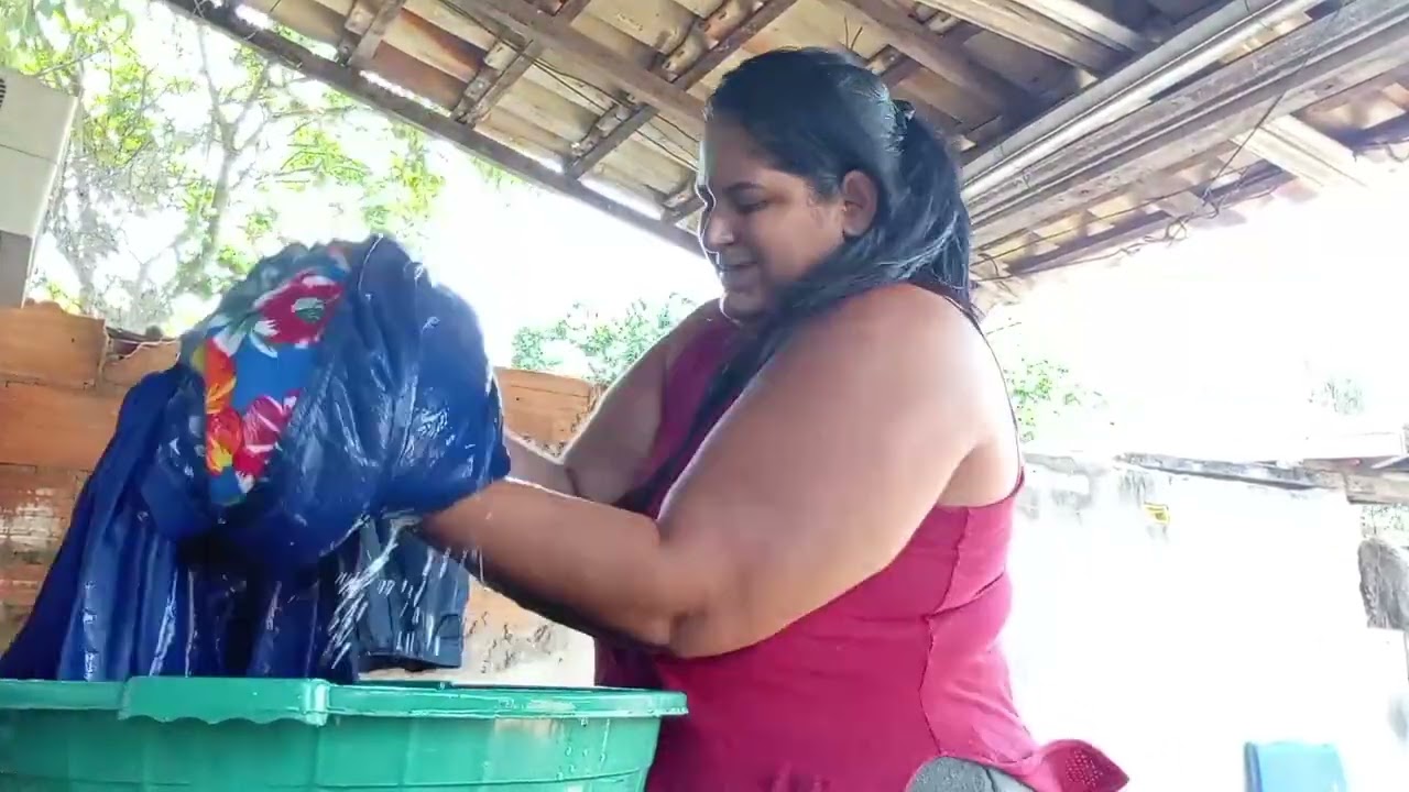 Lavando umas roupinhas comigo !!!