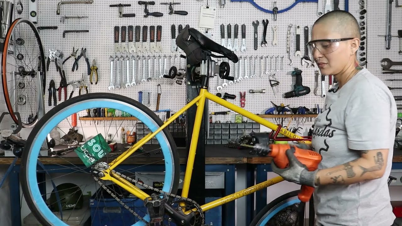 Como abrir buraco em quadro de bike para instalar porta caramanhola