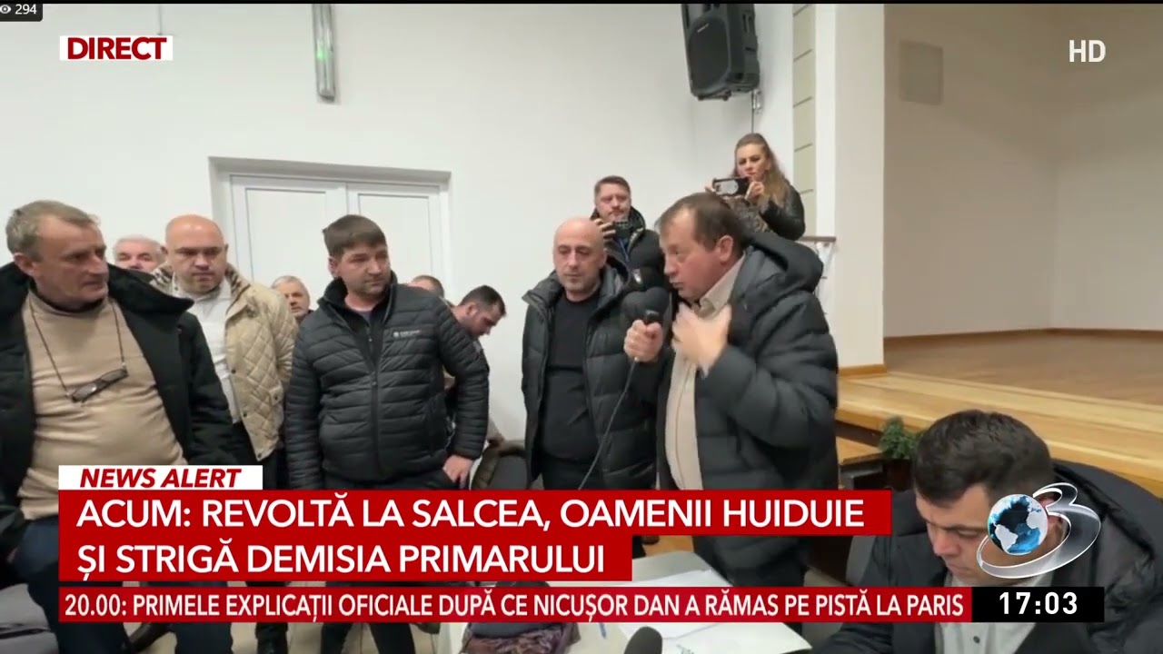 Revoltă la Salcea, oamenii huiduie și strigă demisia primarului