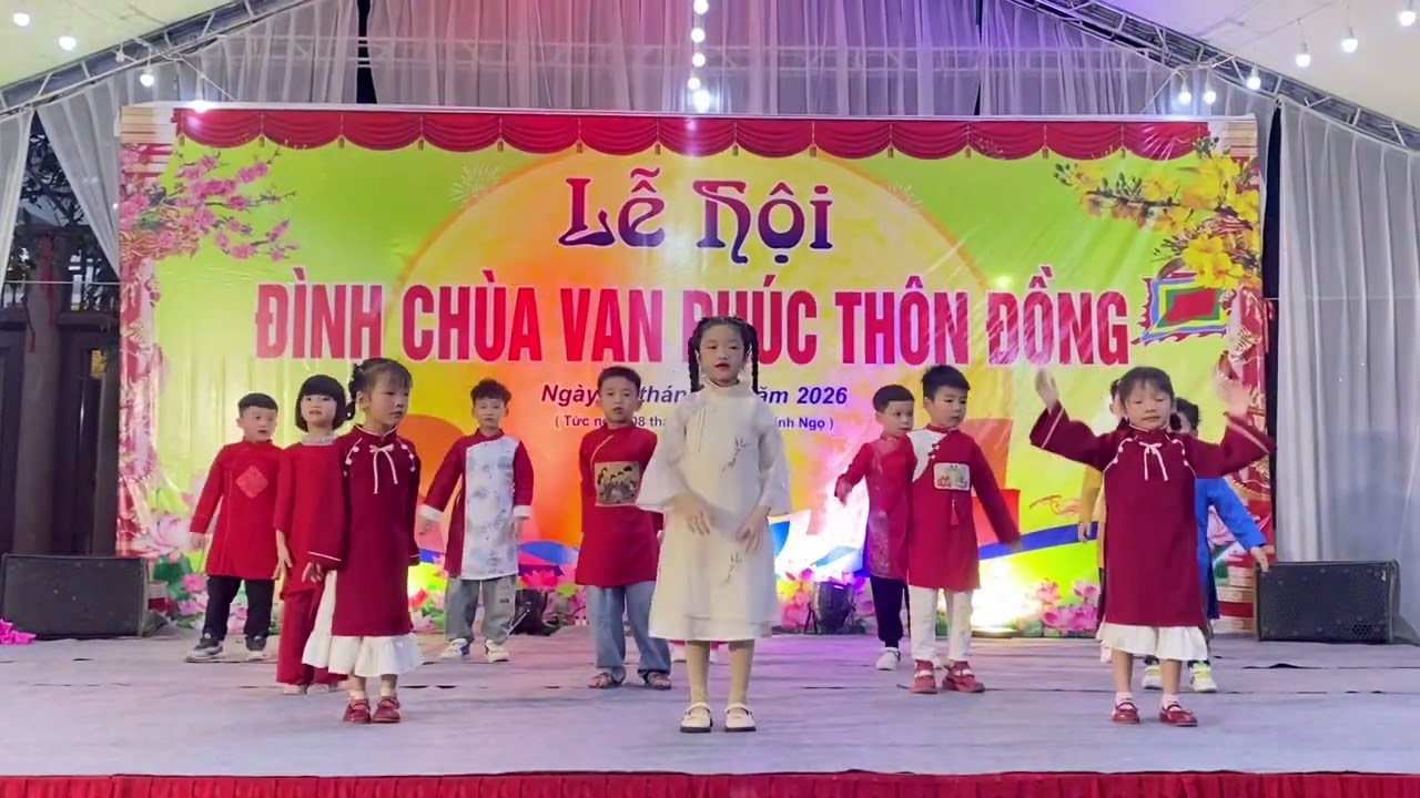 Mẹ Kem Dâu - Múa Bao lì xì đỏ tại Lễ hội Đình Chùa Vạn Phúc thôn Đồng
