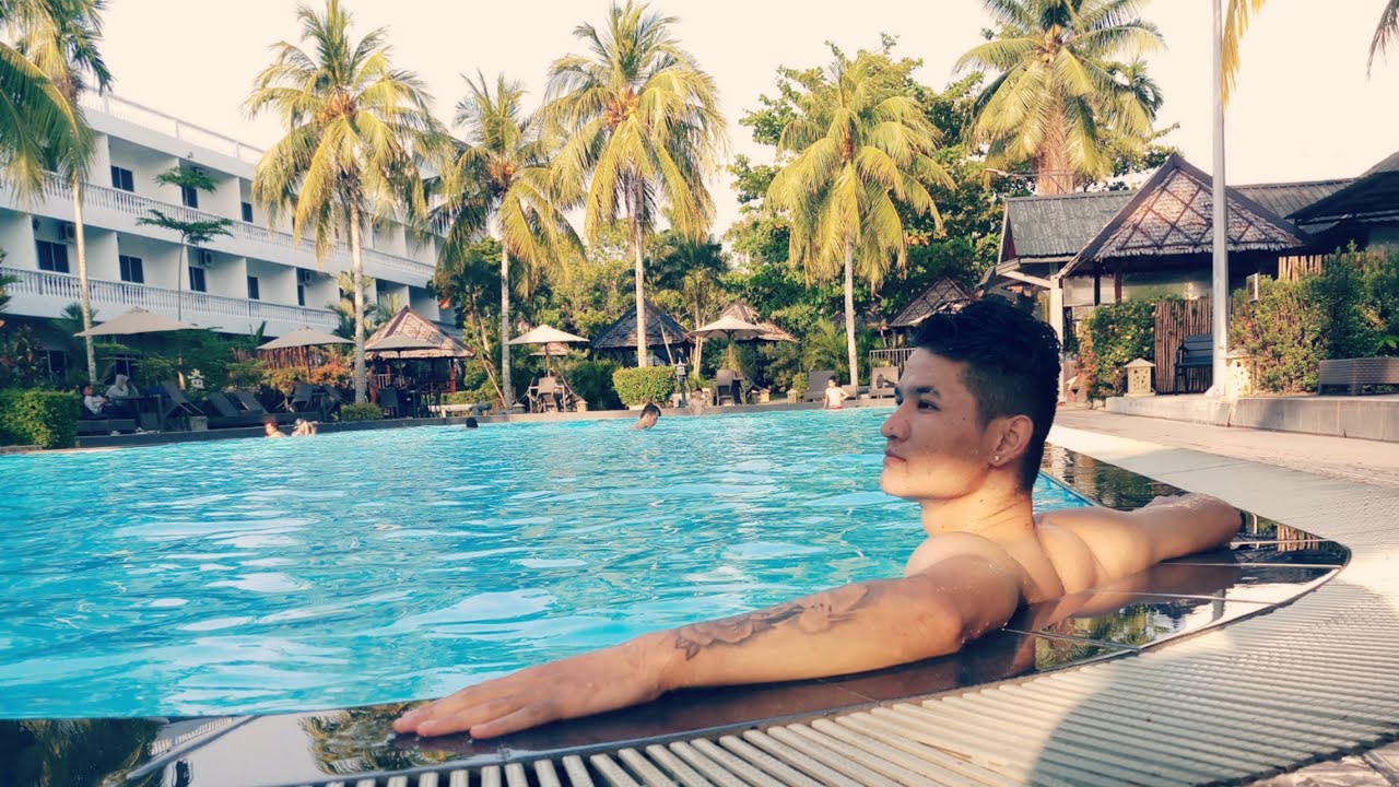 BIRTHDAY + SWIMMING DAY WITH FRIENDS | #18 VLOG جشن تولد یک دوستم و آب بازی قد دوستان