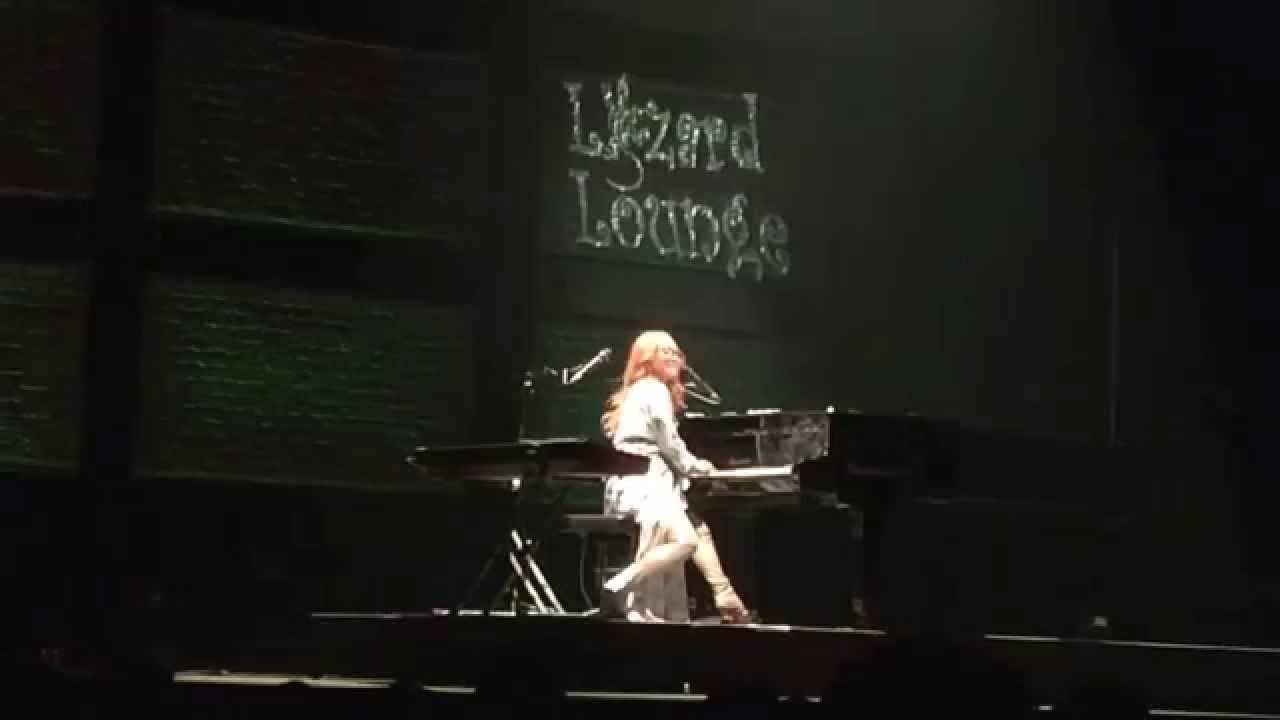 Tori Amos performs 'A Case of You' by Joni Mitchell in Toronto, ON 08.08.14