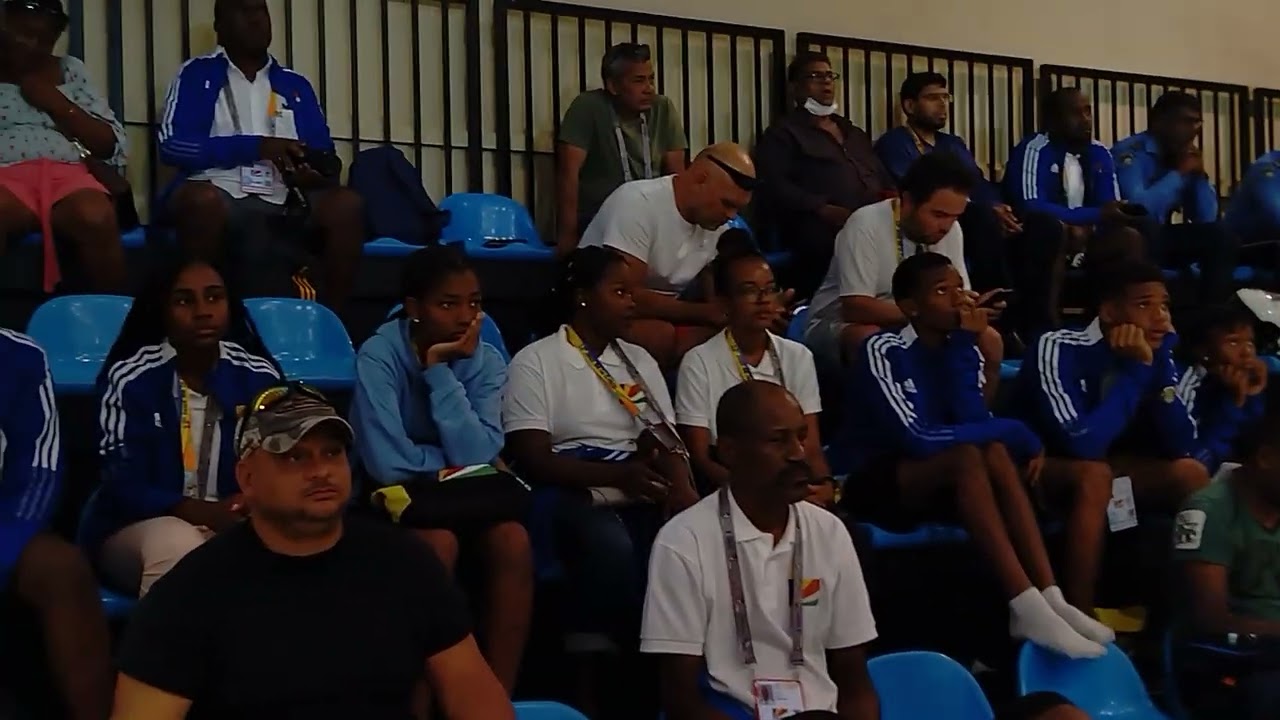 jeux de la CJSOI à Maurice,  Youkina (En bleu)a été battu par le Seychellois Nibourette Said