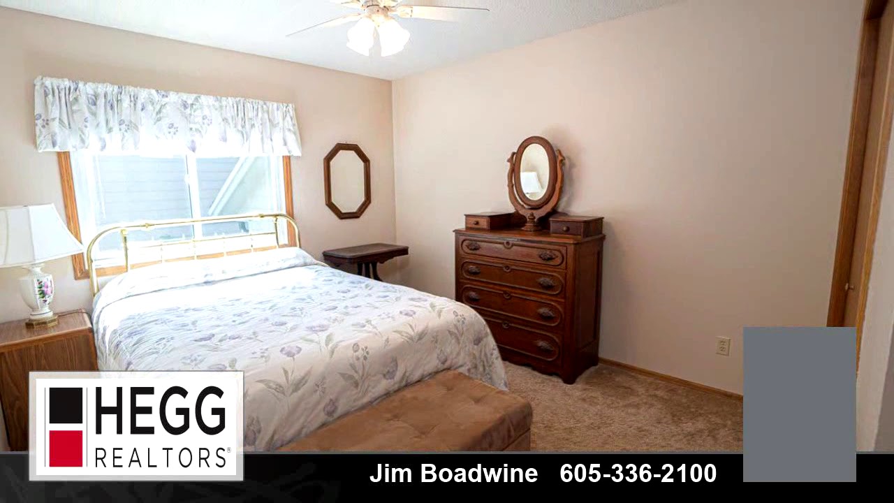 Residential for sale - 3305 E Manor Cir, Sioux Falls, SD 57103