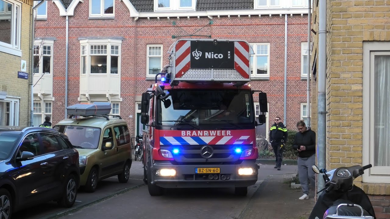 Brandweer Nico en Diverse Ambulance met spoed onderweg naar en Van meldingen in Amsterdam Noord