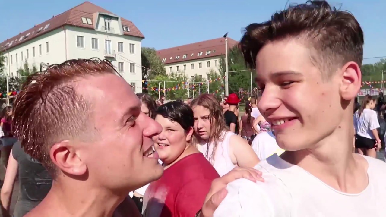 YouTube-videós tábor: megafonnal keltették Boldzert, majd vízicsatát nyomtak (2018)