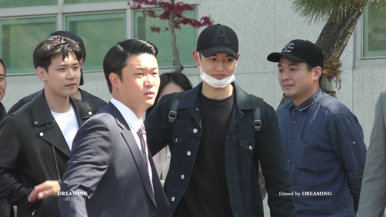 190415 입소식 지인들과 마지막 인사하고 입소하는 민호