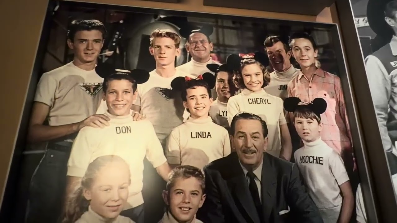 198.14 - WDW Hollywood Studios Walt Disney History, Lake Buena Vista, Fl