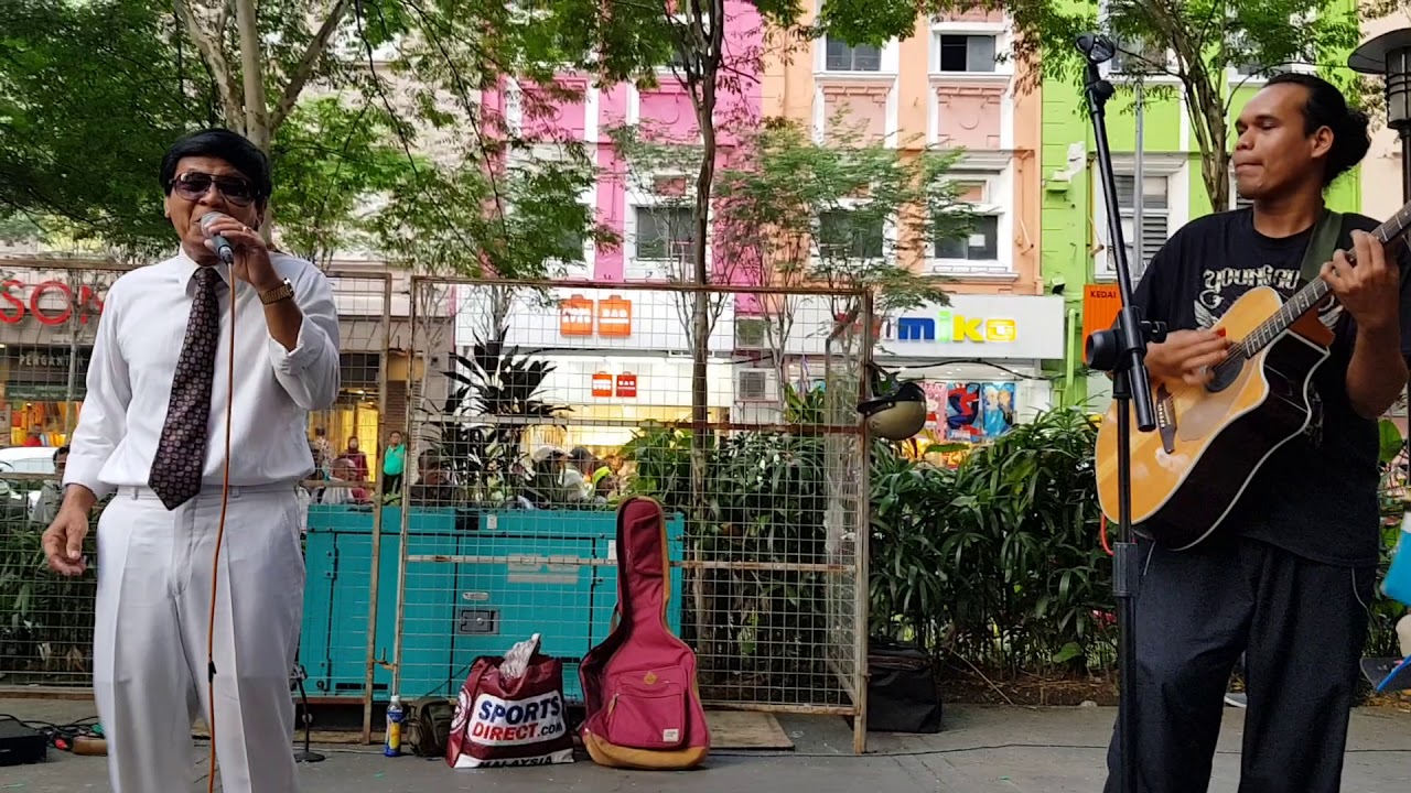 ARTIS 60 an turun padang,suara memang sedap,hanya disentuhan buskers-HIDUP BERSAMA