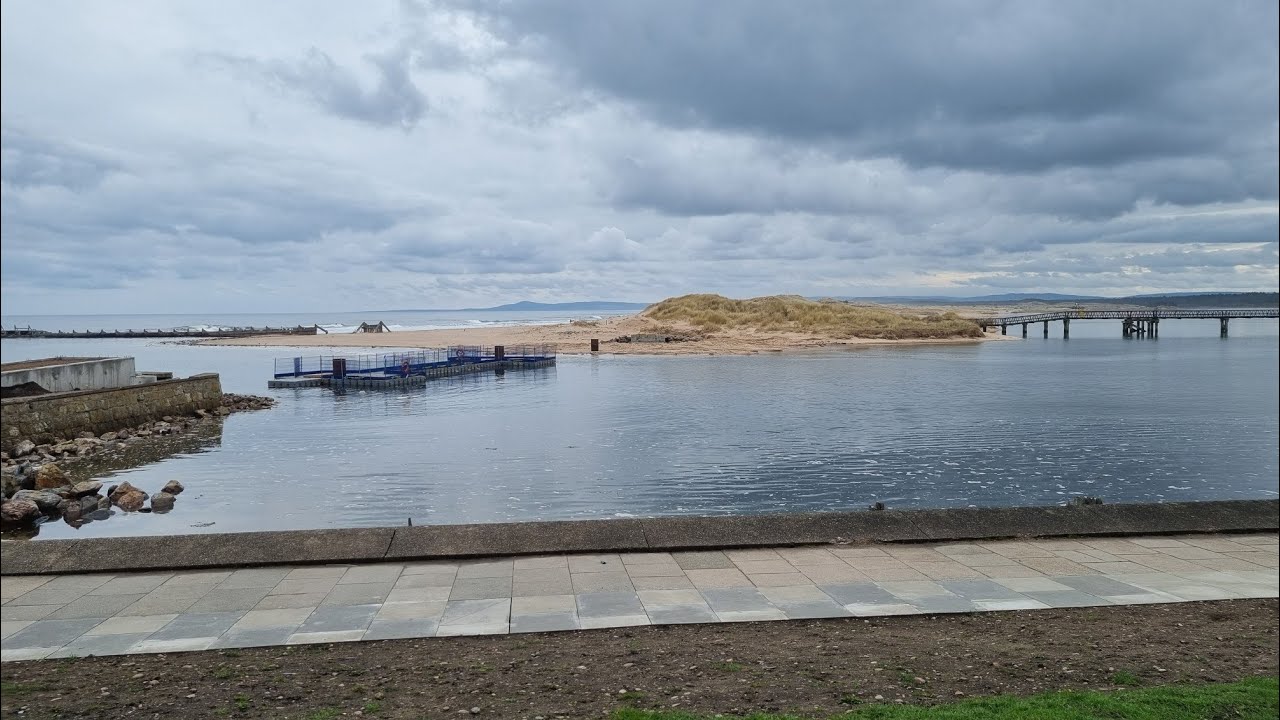 Lossiemouth Scotland Today 15/4/2022 - Surfs Up !