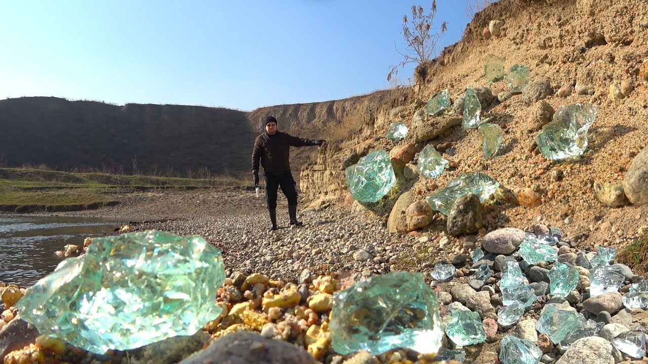 Moments of finding Treasure! A shore full of Gold and Jewels of Diamonds!