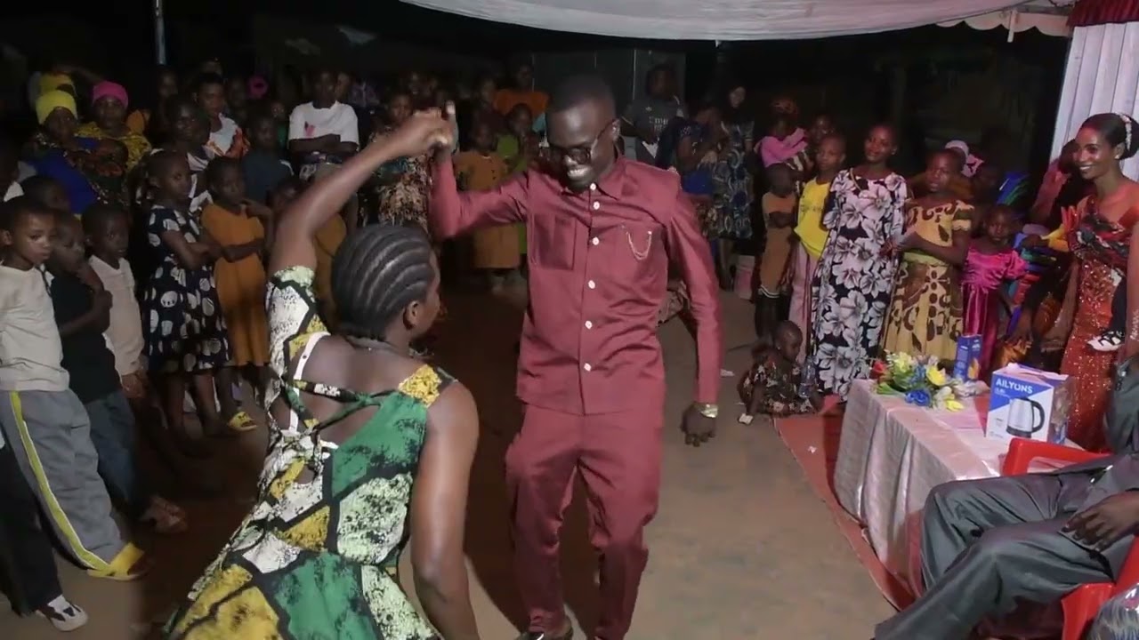 BINGE LA DADA MDOGO ATOKA NA BWANA KHAROUS BAADA YA SHOW