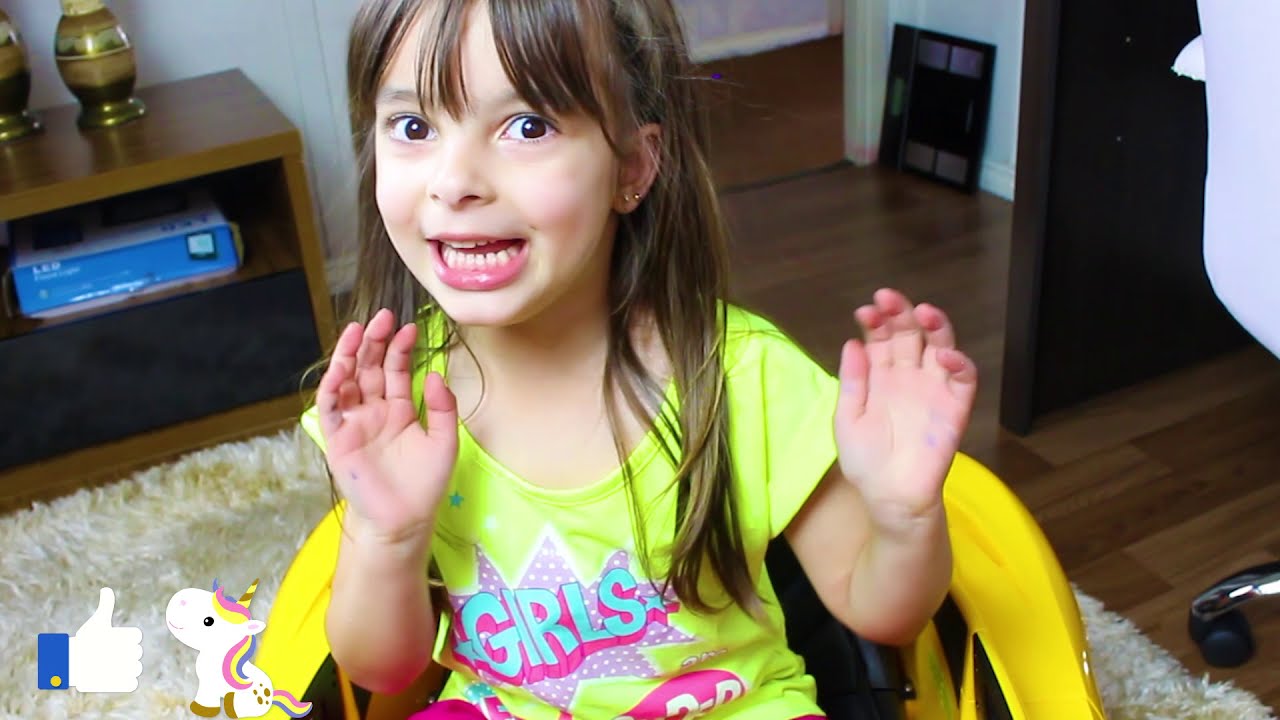 Brincando de magica com a mamae  - Jéssica Godar e Laurinha e Helena