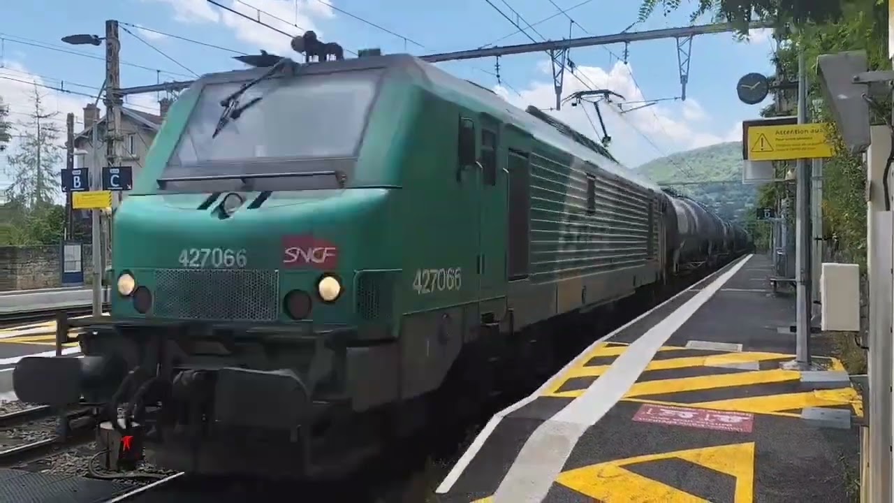 Passage de train en gare de Couzon au mont d'or 2024